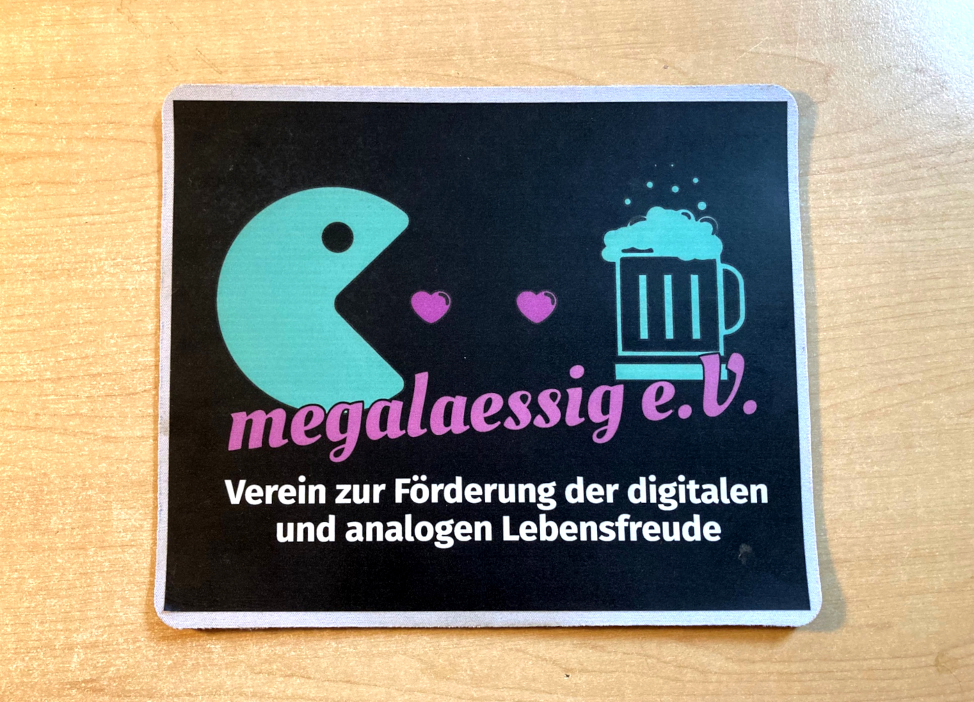3er Set MegaMerch: MegaMug, MegaBag und MegaPad – Bild 4